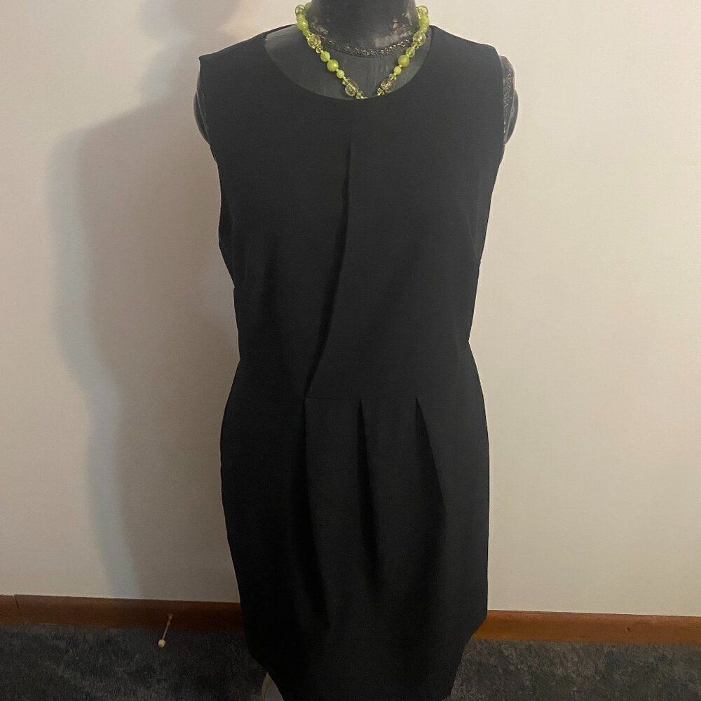 Banana Republic Black Pleated front sleeveless sheath dress, size 14